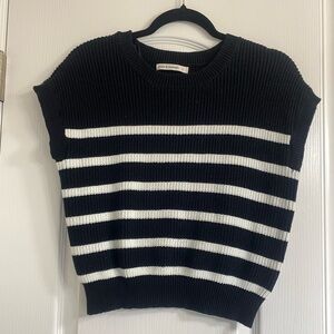 Moon & Madison Black and White Short Sleeve Knit Sweater